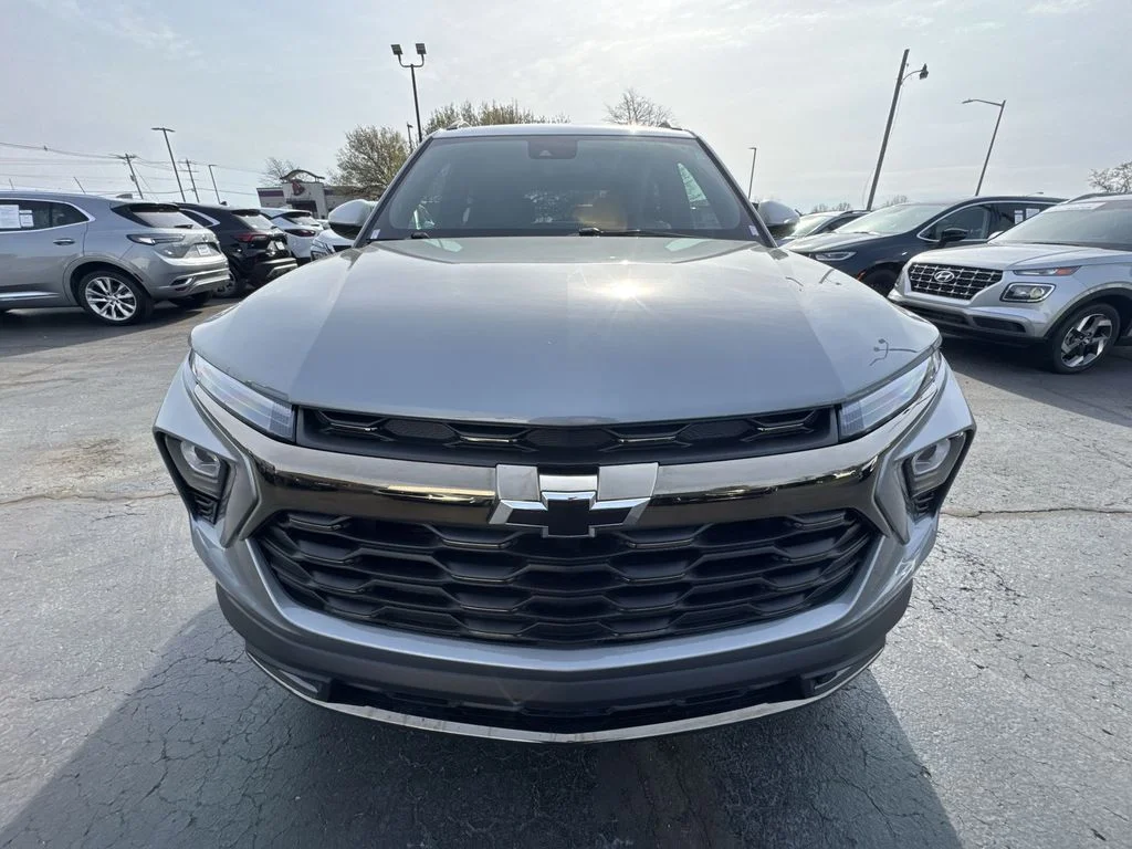 Used 2025 Gray Chevrolet ACTIV image 27