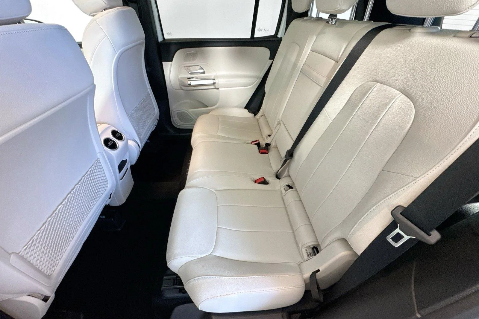 Used 2026 Polar White Mercedes-Benz GLB 250 image 23