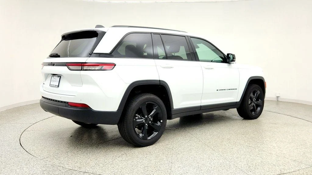 Used 2025 Bright White Clearcoat Jeep Altitude X 4x4 w/ 20