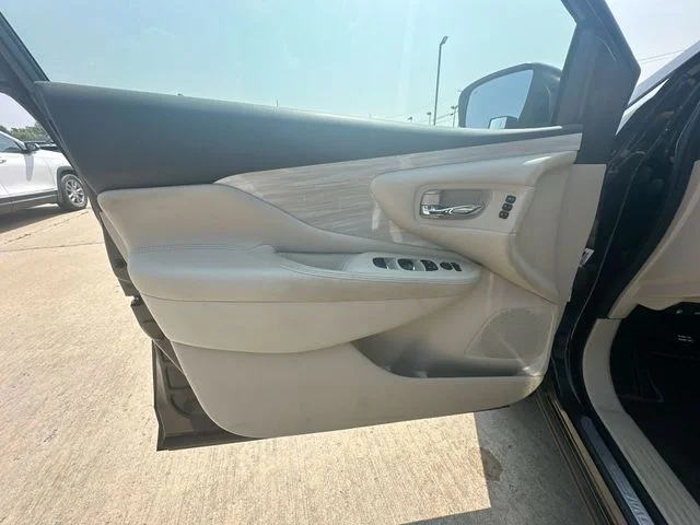 Used 2018 Black Nissan SL image 25