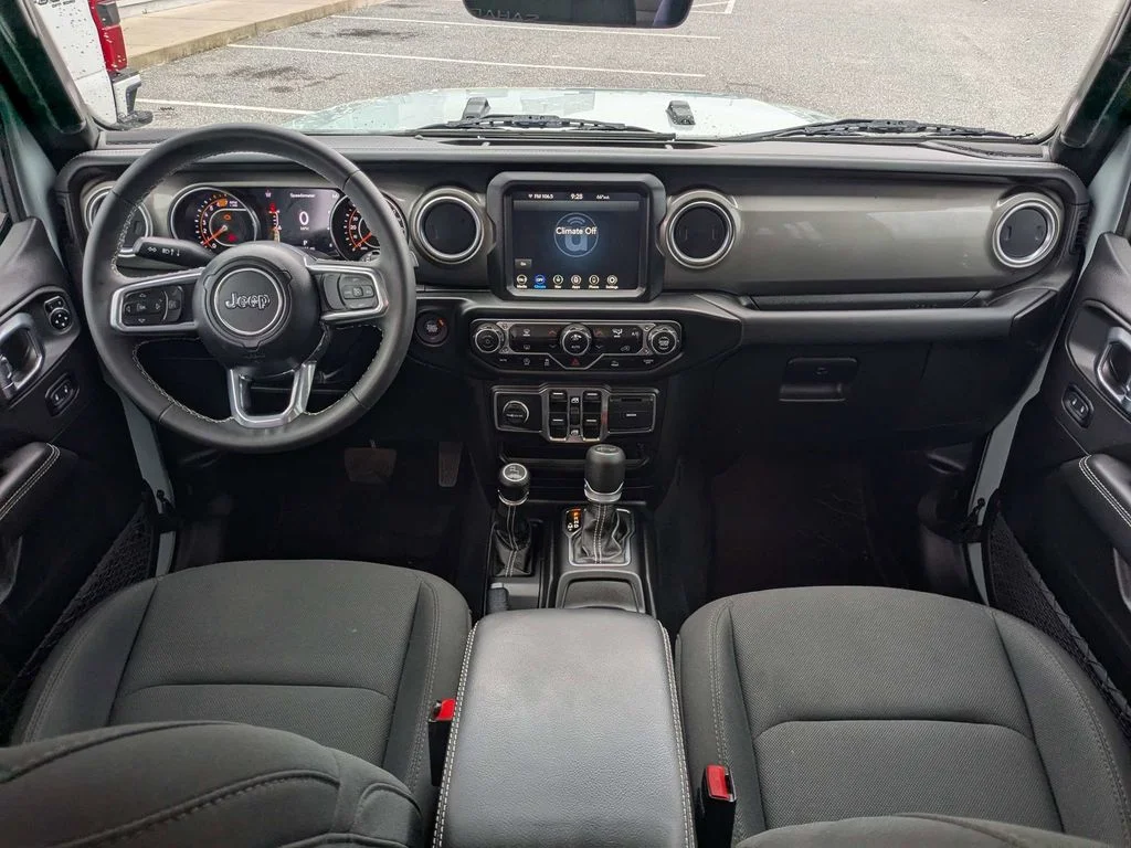 Used 2023 Gray Jeep Sahara image 13