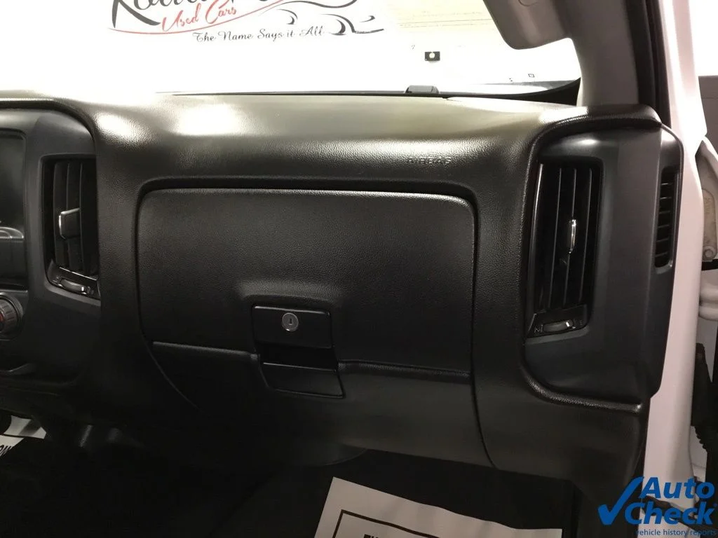 Used 2018 White GMC Base image 33
