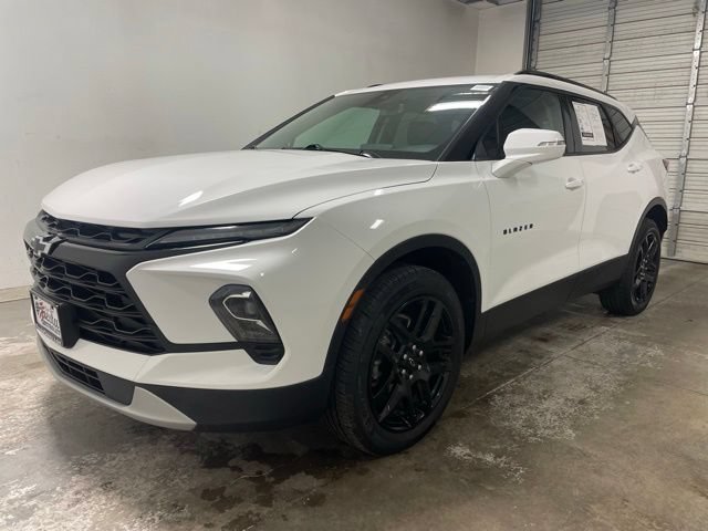 Used 2024 Summit White Chevrolet 3LT image 3