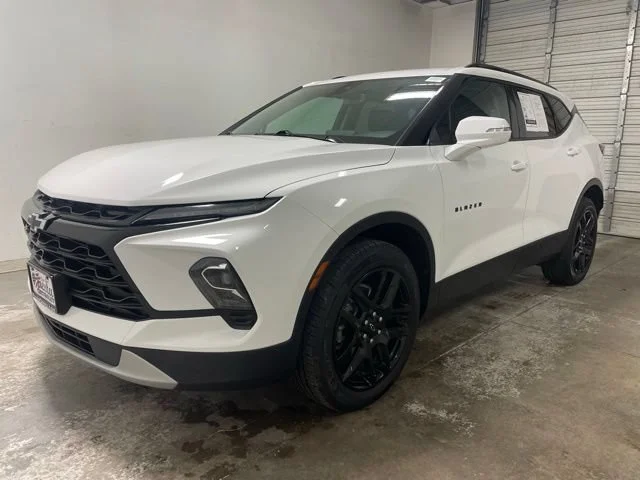 Used 2024 Summit White Chevrolet 3LT image 3