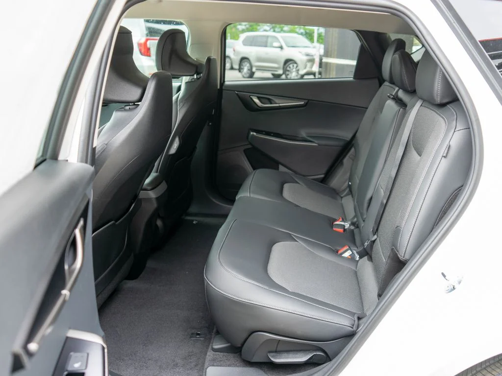 New 2026 Glacial White Pearl Kia LIGHT image 12