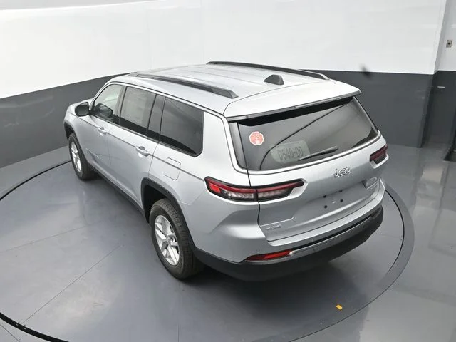 New 2026 Silver Zynith Exterior Paint Jeep Laredo image 15