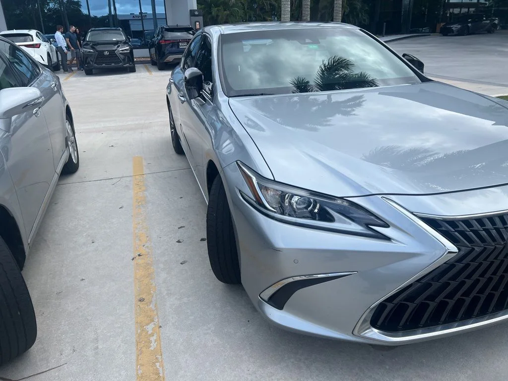 2023 Lexus ES 350 350's photo