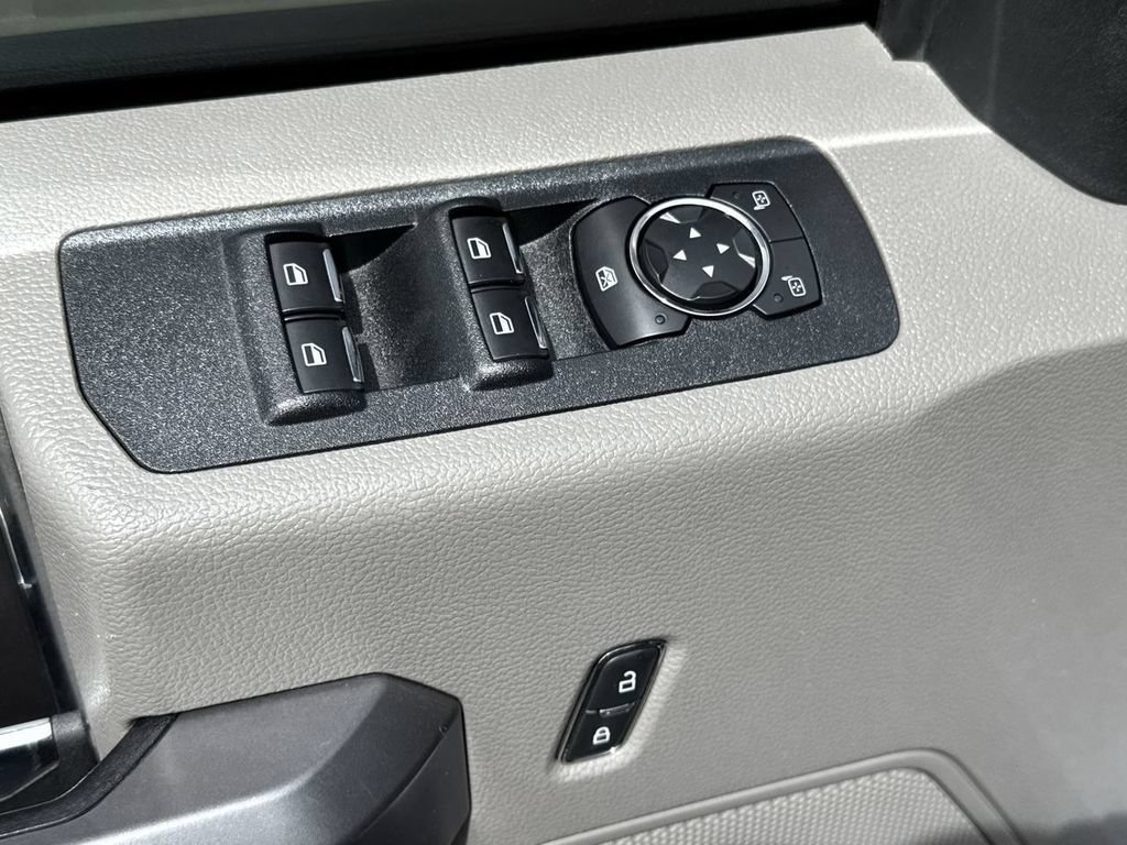 Used 2020 Black Ford XLT image 24