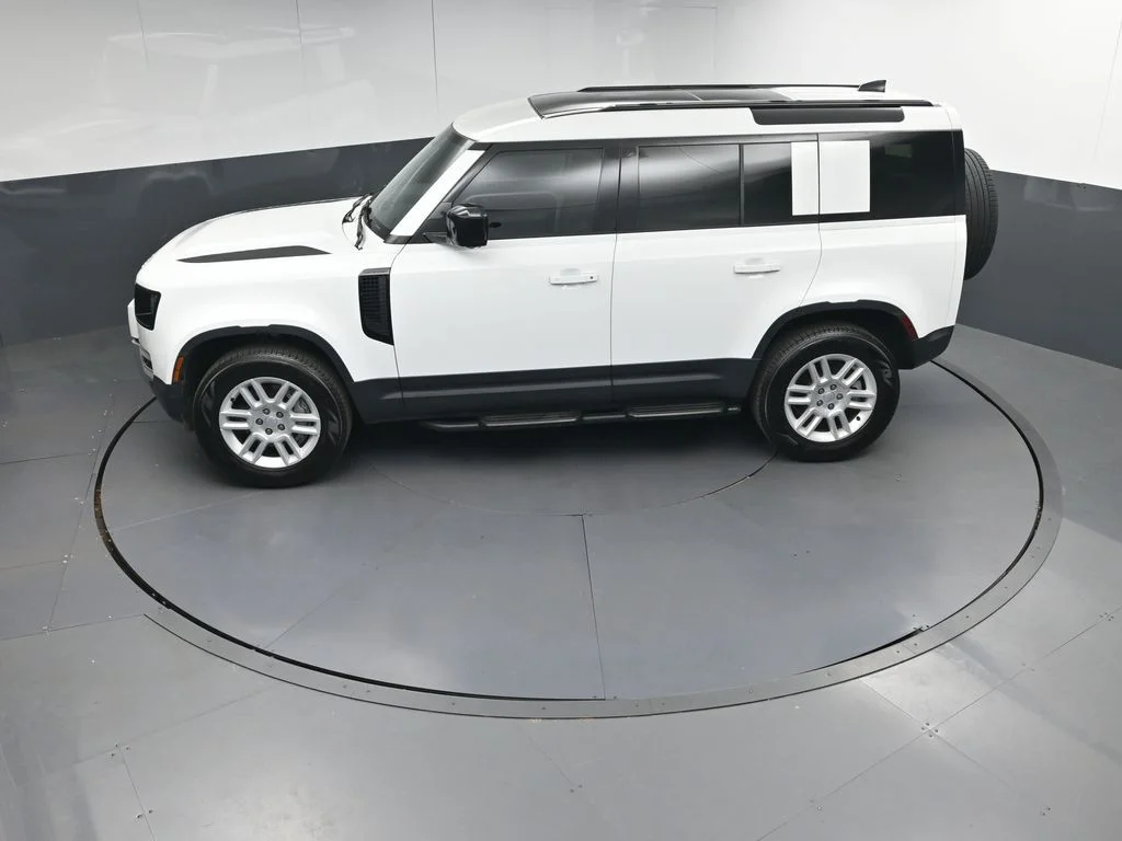Certified Used 2025 White Land Rover S image 32