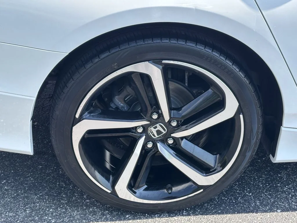Used 2019  Honda Sport image 10