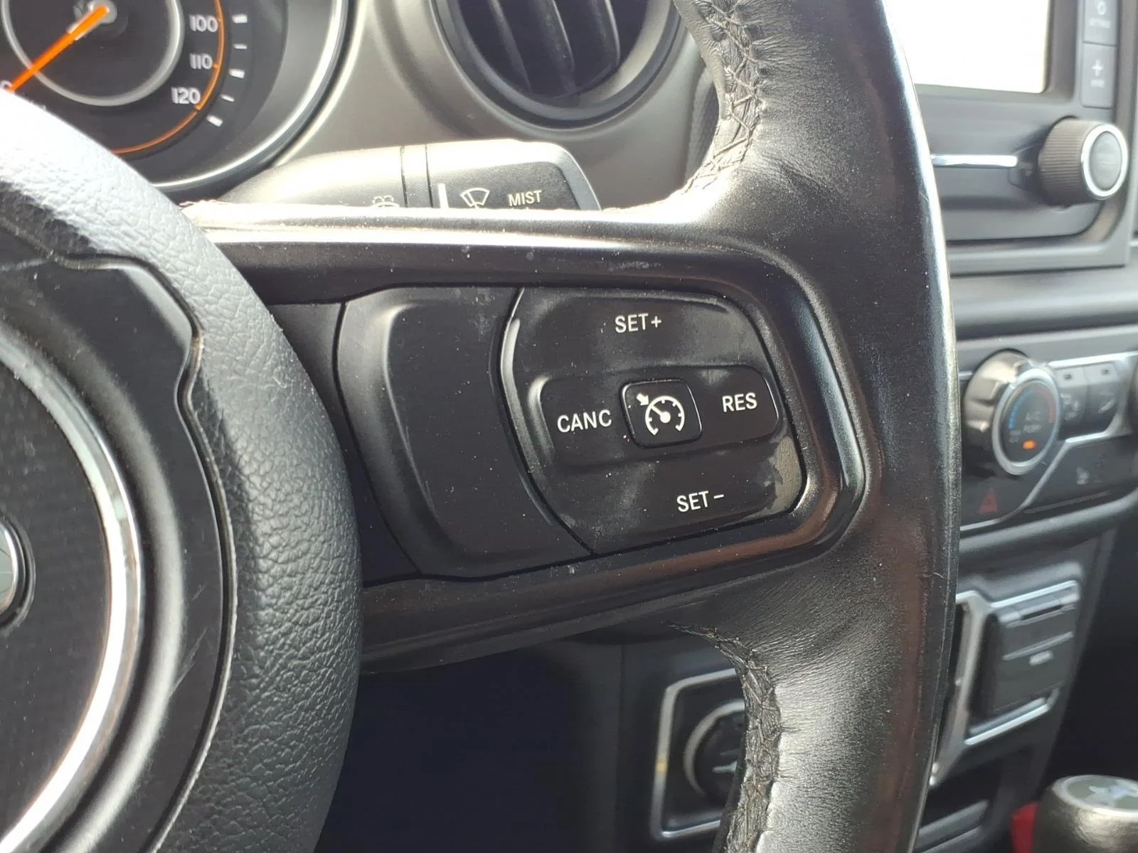 Used 2018 Bright White Clearcoat Jeep Sport S image 27