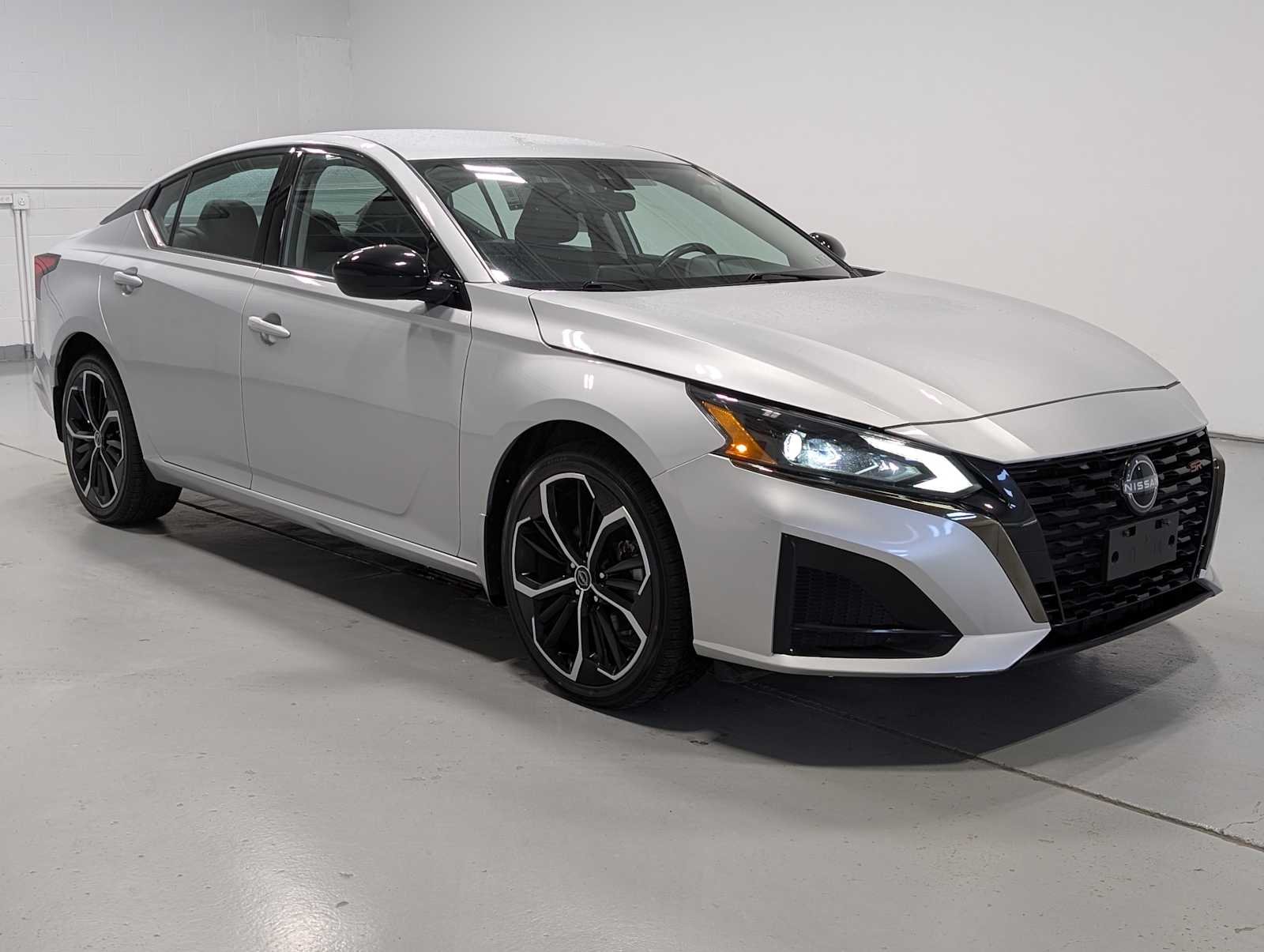 Used 2023 Brilliant Silver Metallic Nissan 2.5 SR image 6