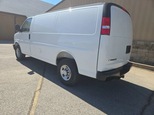 New 2025 Summit White Chevrolet WT image 5