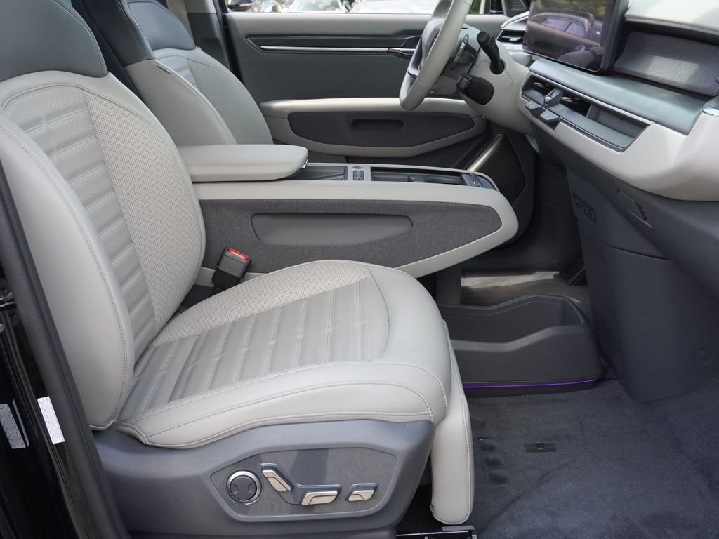 Used 2024 Black Kia Land image 34
