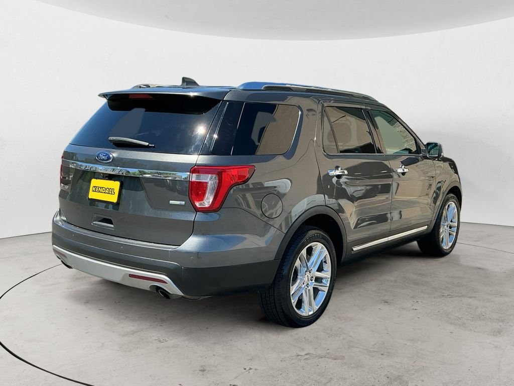 Used 2017 Gray Ford Limited image 5