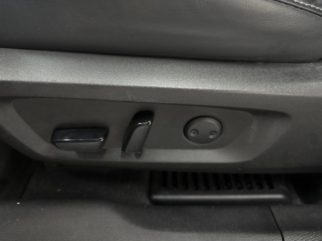Used 2022 Gray Mitsubishi SE image 13
