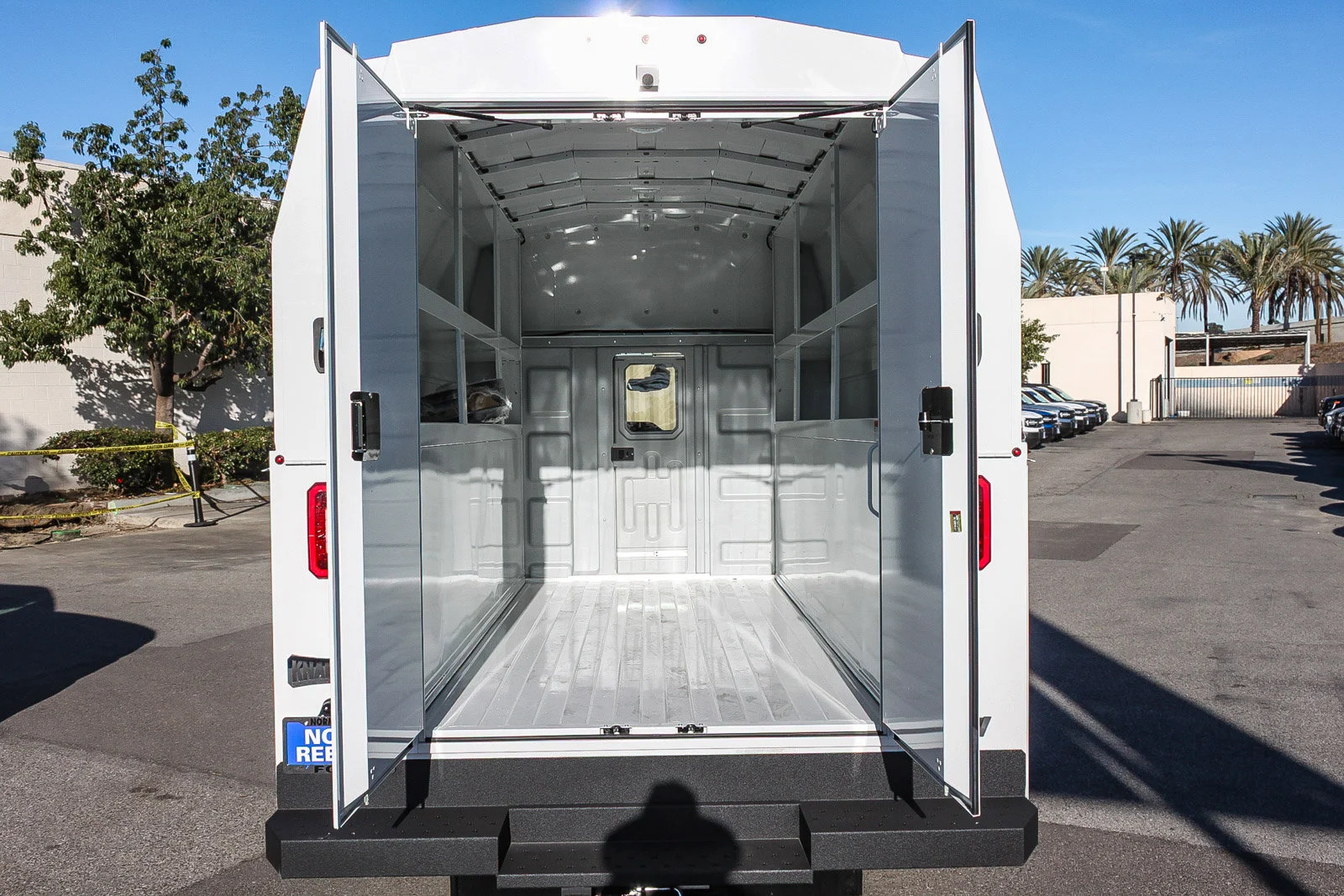 New 2026 Oxford White Ford E-350 SRW image 14