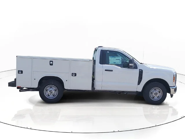 New 2027 Oxford White Ford XL image 4