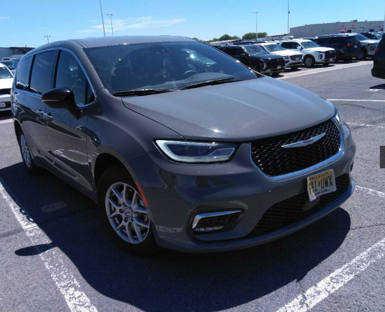 2025 Chrysler Pacifica's photo