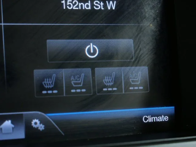 Used 2011 White Ford Limited image 26