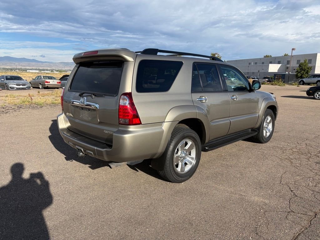 Used 2007 Gold Toyota Sport image 5