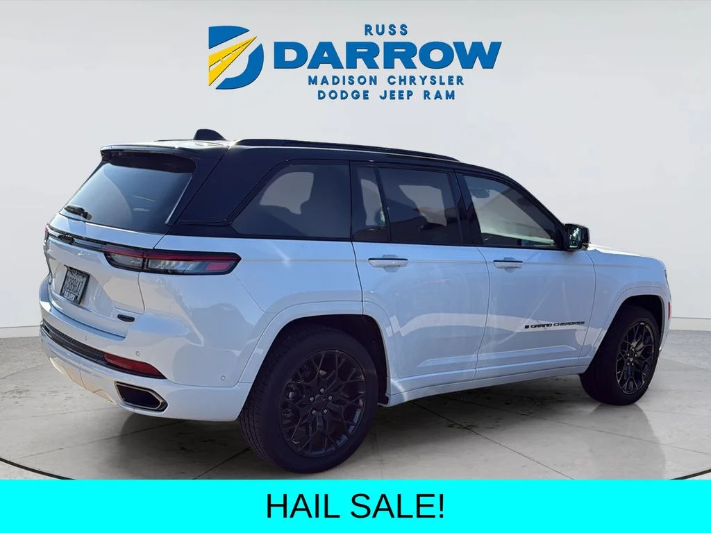 New 2025 Bright White Clear-Coat Exterior Paint Jeep Summit Reserve image 10
