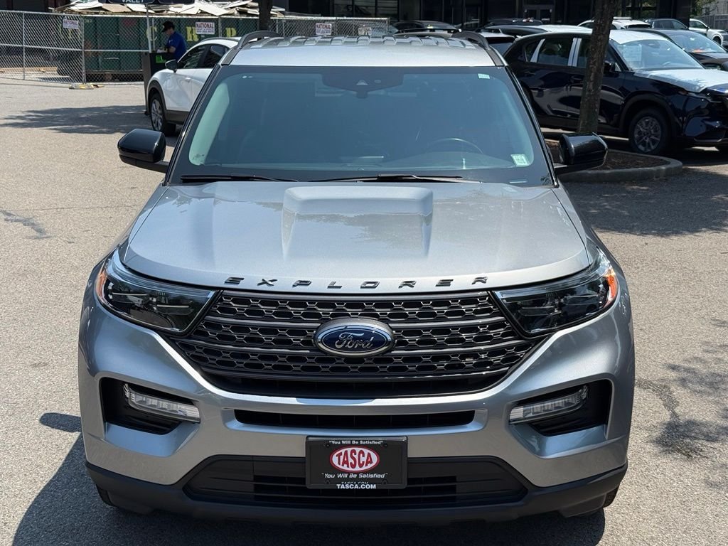 Used 2023 Silver Ford XLT image 2