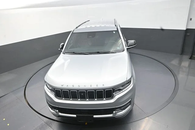 Used 2023 Silver Jeep Base image 12