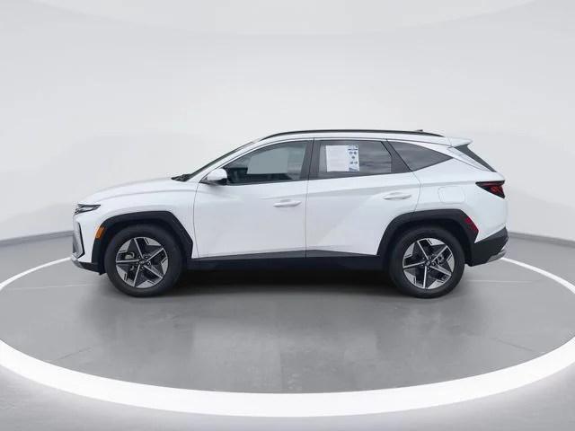 Used 2025 White Hyundai SEL image 5