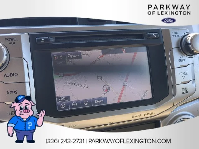 Used 2016 White Toyota SR5 image 22