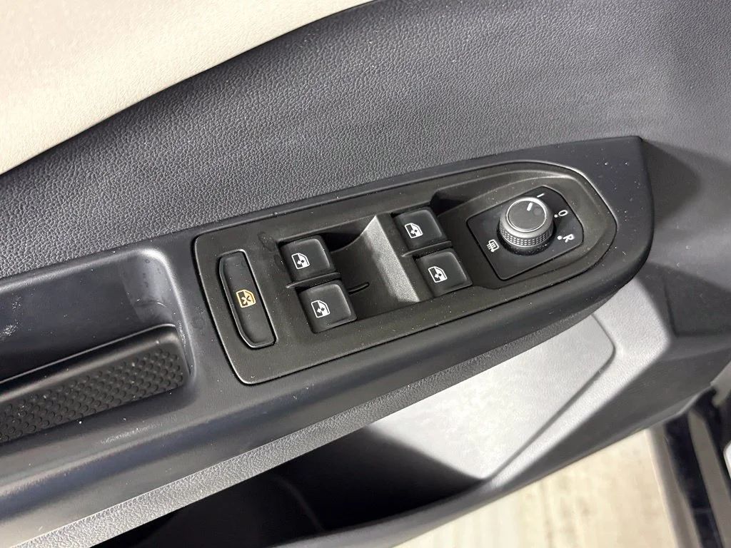 Used 2025 Black Volkswagen 1.5T SE image 13