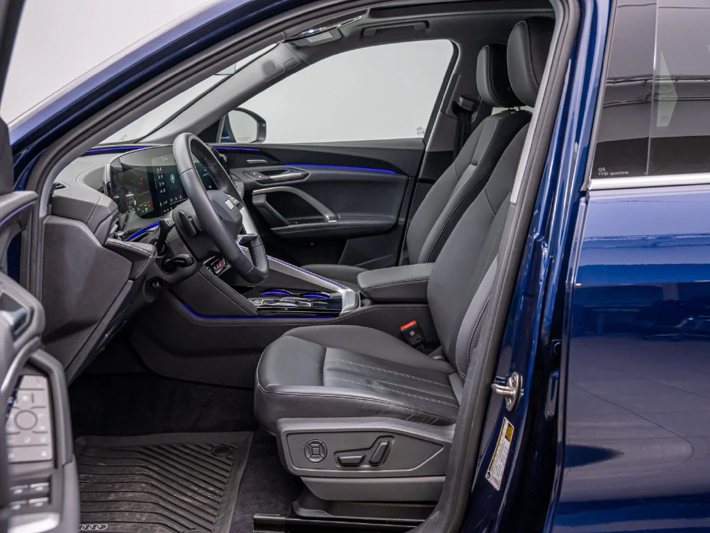 Used 2025 Navarra Blue Metallic Audi 2.0T Premium Plus image 23