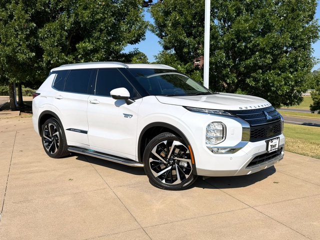 Pre-Owned 2024 Mitsubishi Outlander PHEV SEL 4D Sport Utility