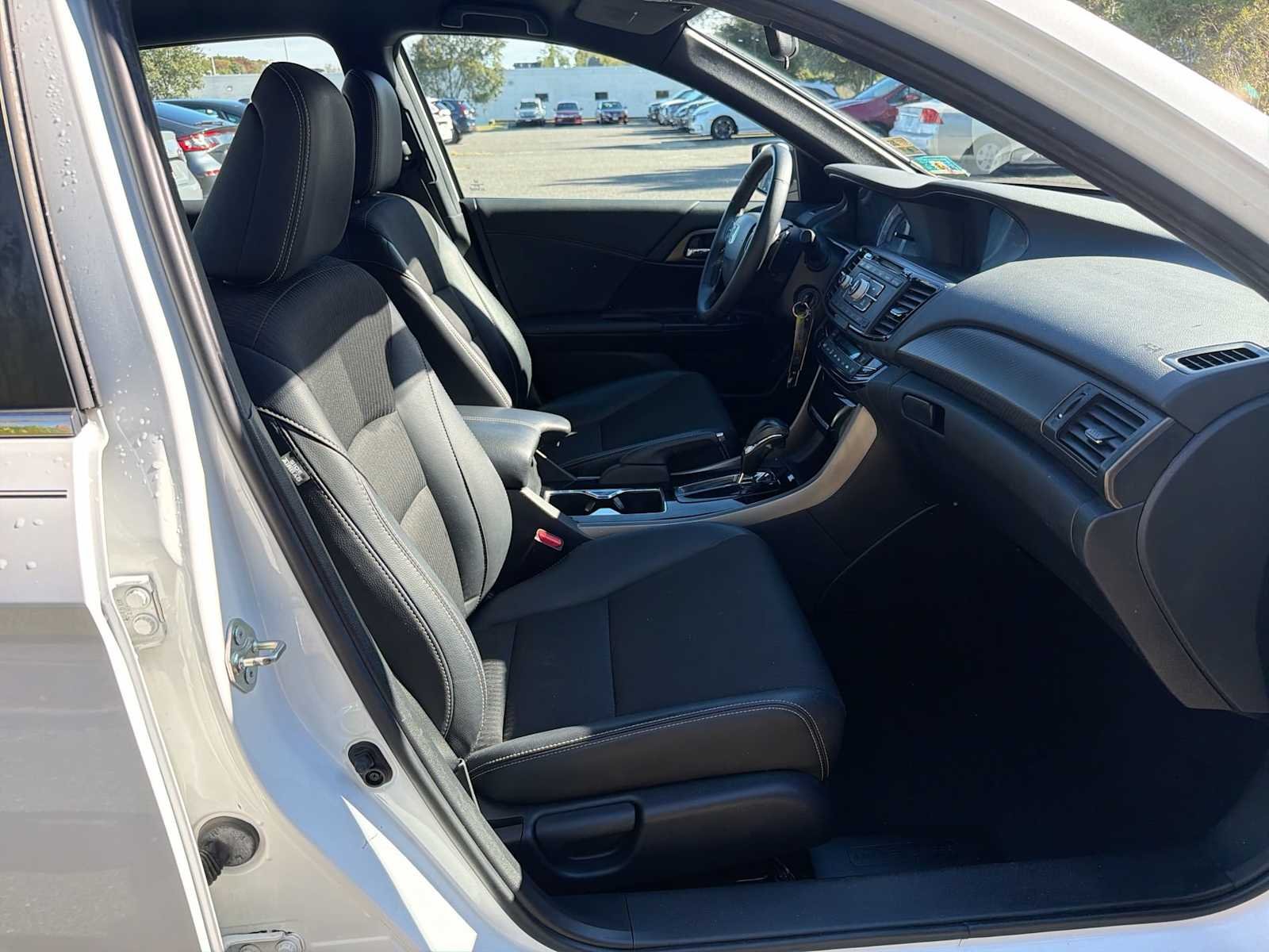 Used 2016 White Orchid Pearl Honda Sport image 15