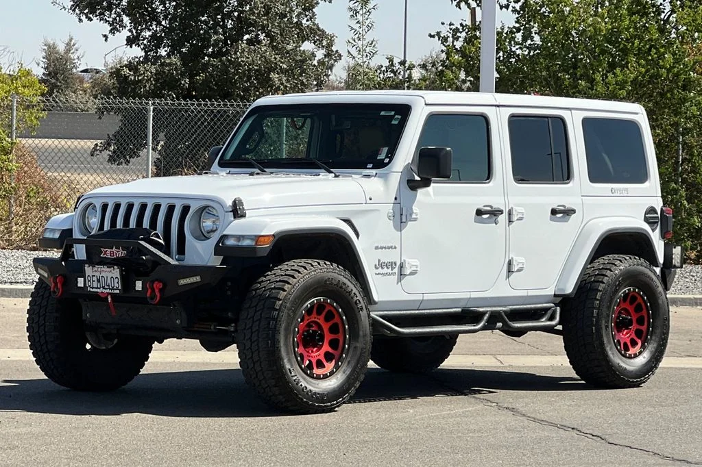 Used 2018 White Jeep Unlimited Sahara image 10