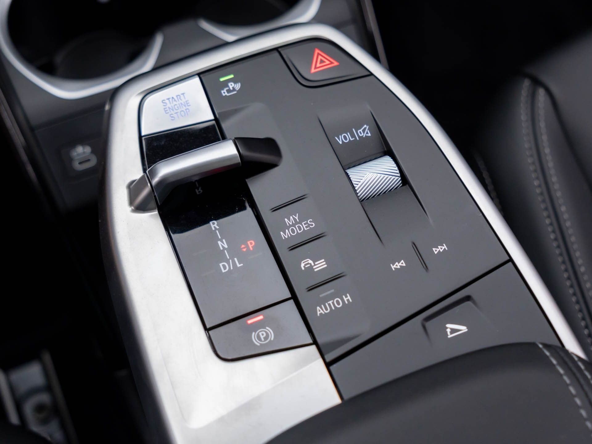 New 2026 Space Silver Metallic BMW xDrive28i image 29
