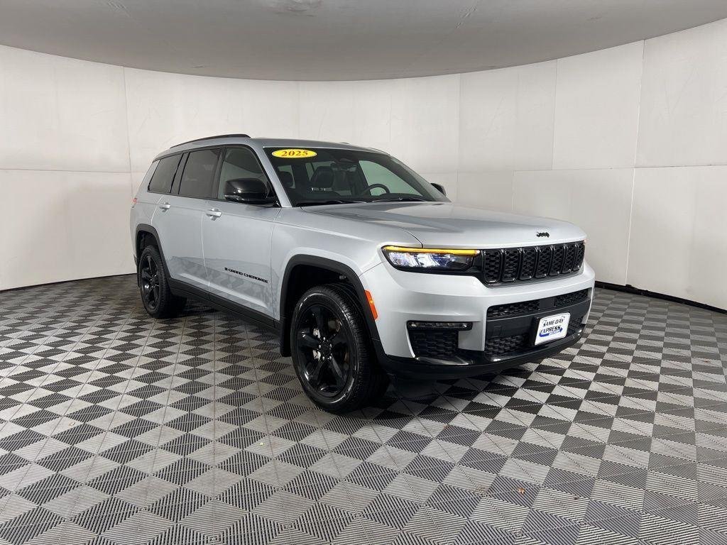 Used 2025 Silver Zynith Jeep Limited image 9