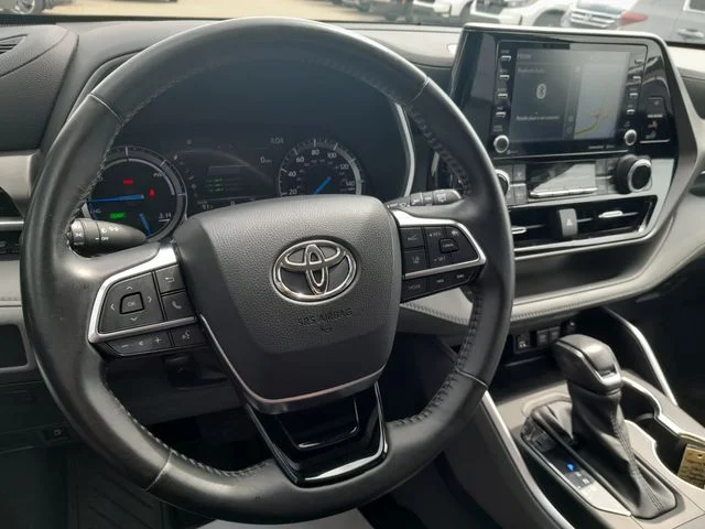 Used 2021  Toyota XLE image 11