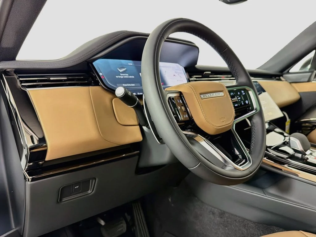 New 2027 Fuji White Land Rover SE image 9