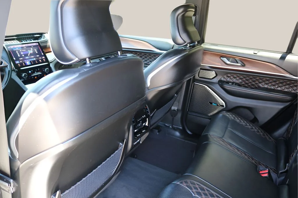Used 2023 White Jeep Summit 4xe image 17