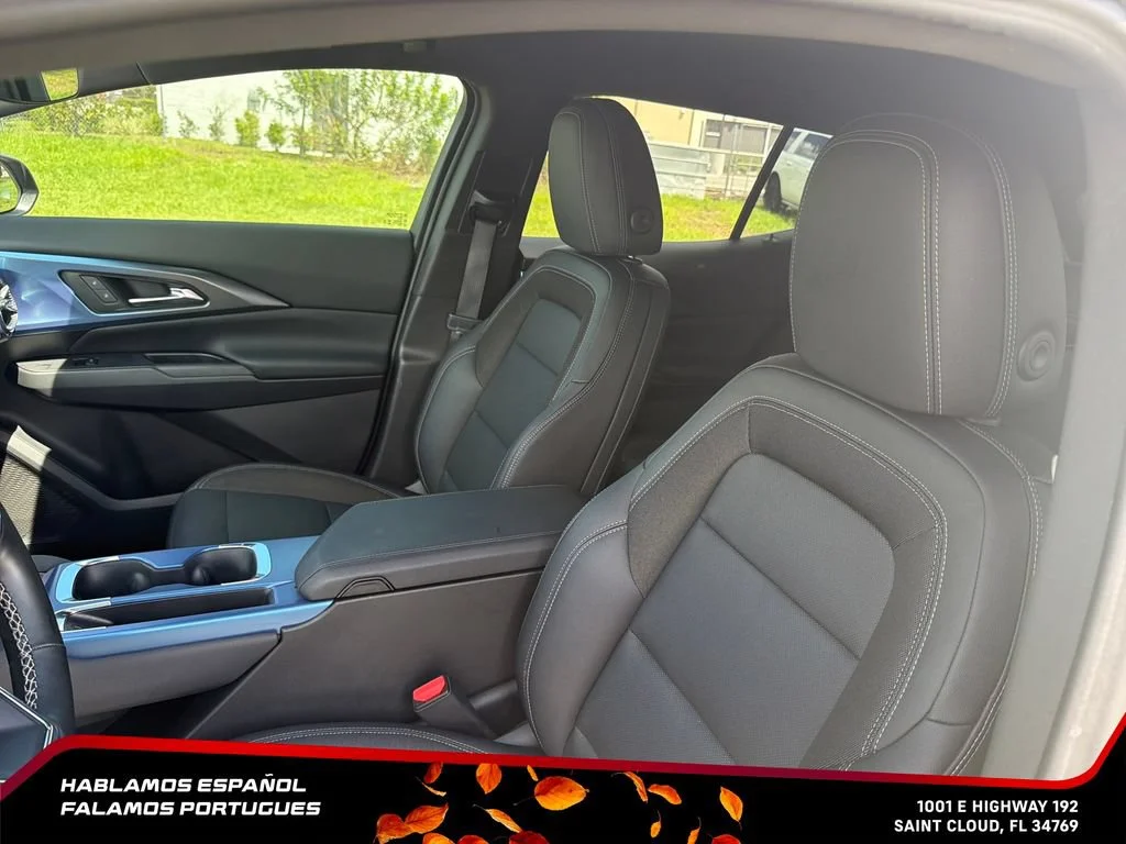 Used 2025 Sterling Gray Metallic Chevrolet LT image 17
