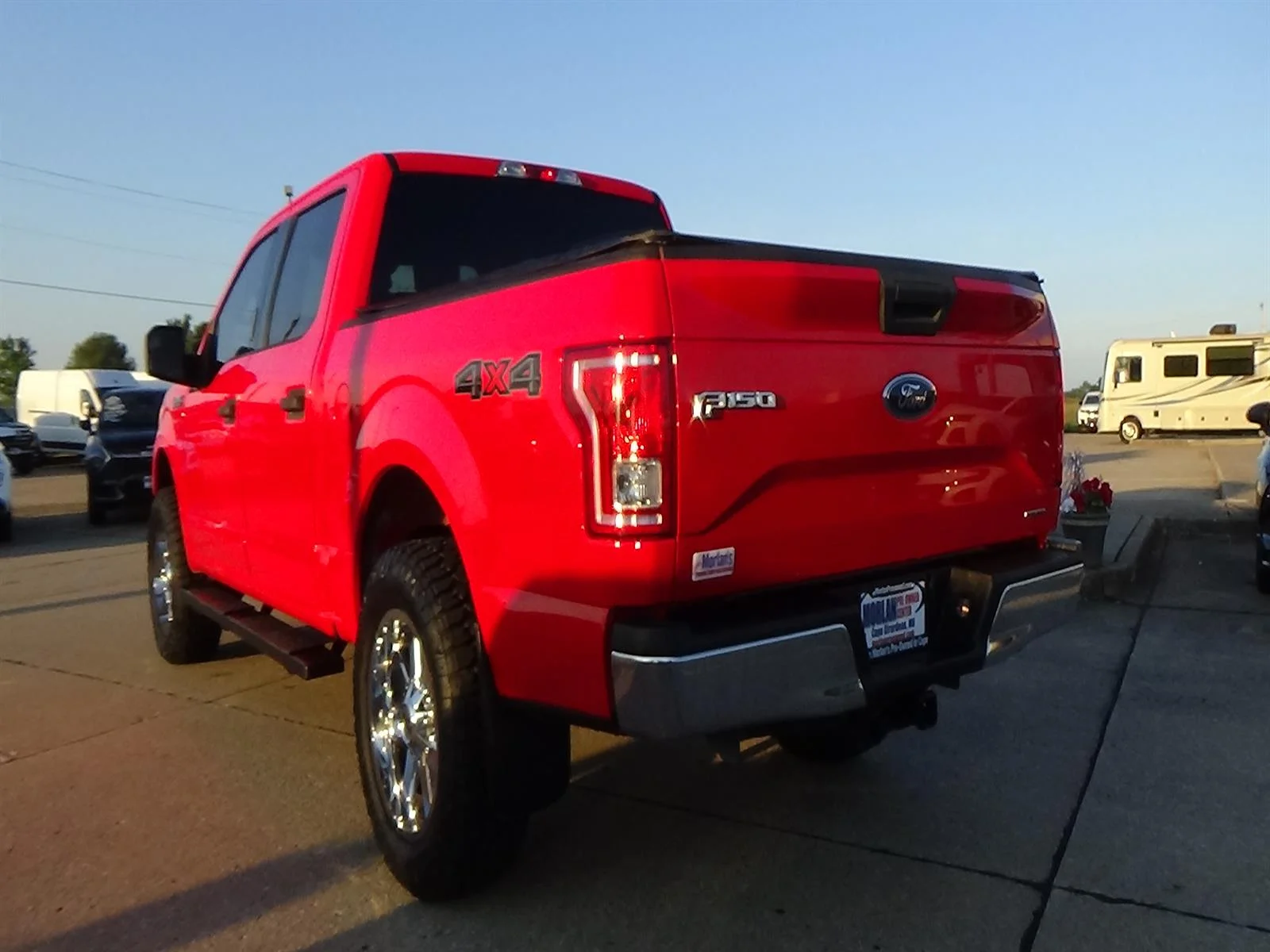 Used 2016 Race Red Ford XLT image 9