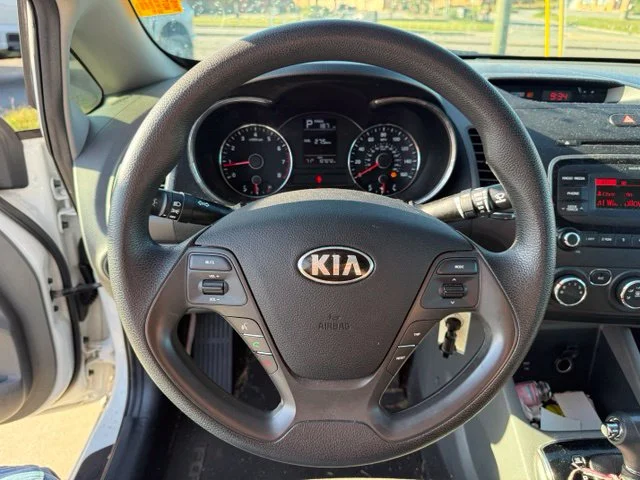 Used 2017 White Kia LX image 12