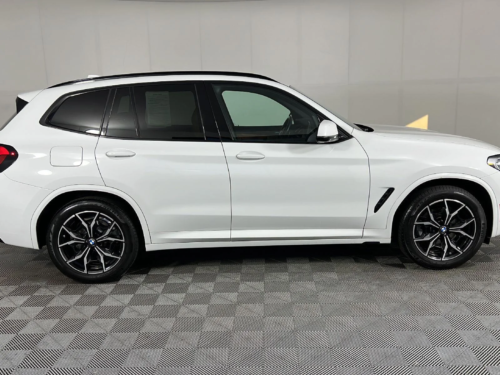 Used 2023 Alpine White BMW xDrive30i image 20