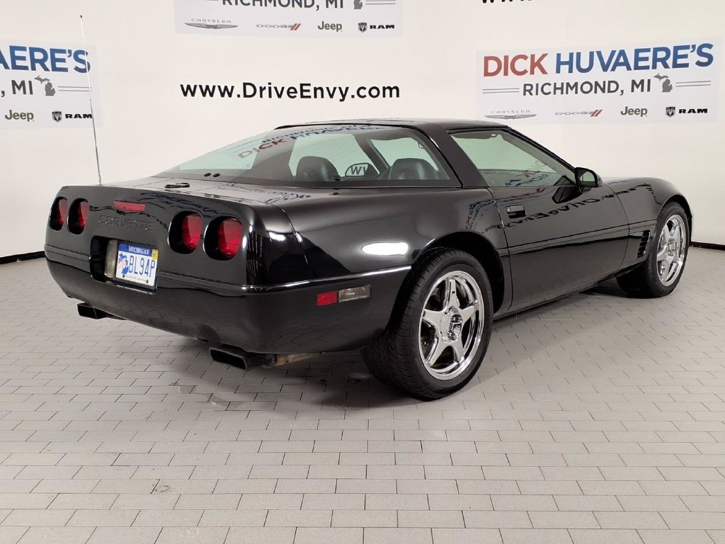 Used 1995  Chevrolet Base image 4