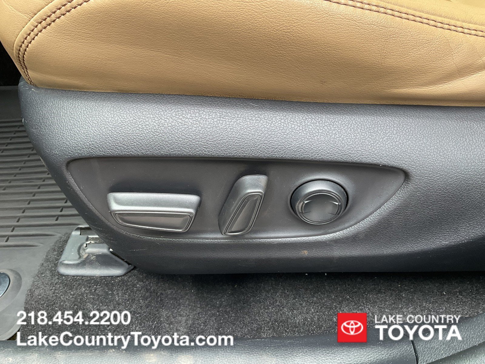 Used 2019 Midnight Black Metallic Toyota Limited image 25