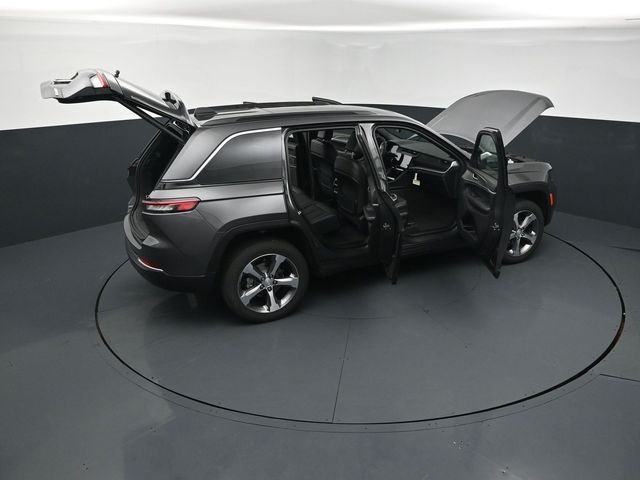 New 2026 Baltic Gray Metallic Clear-Coat Exterior Paint Jeep Limited image 30