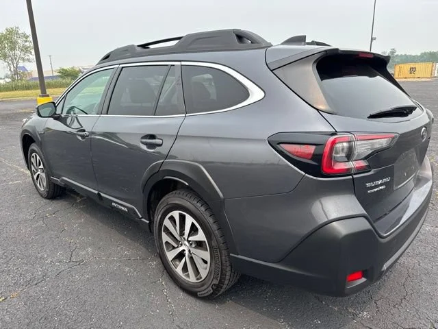 Used 2024  Subaru Premium image 6