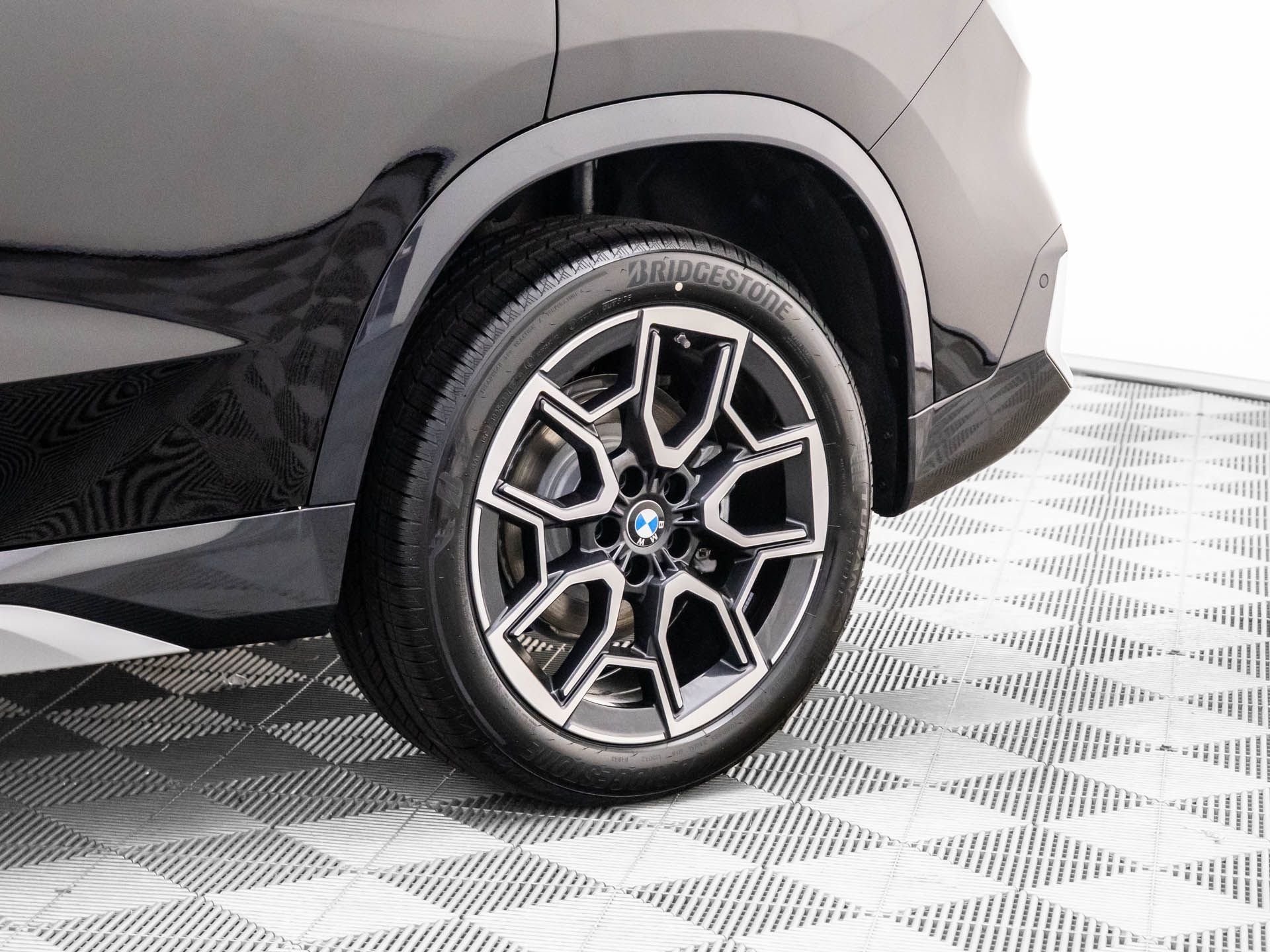 New 2026 Jet Black BMW xDrive28i image 33