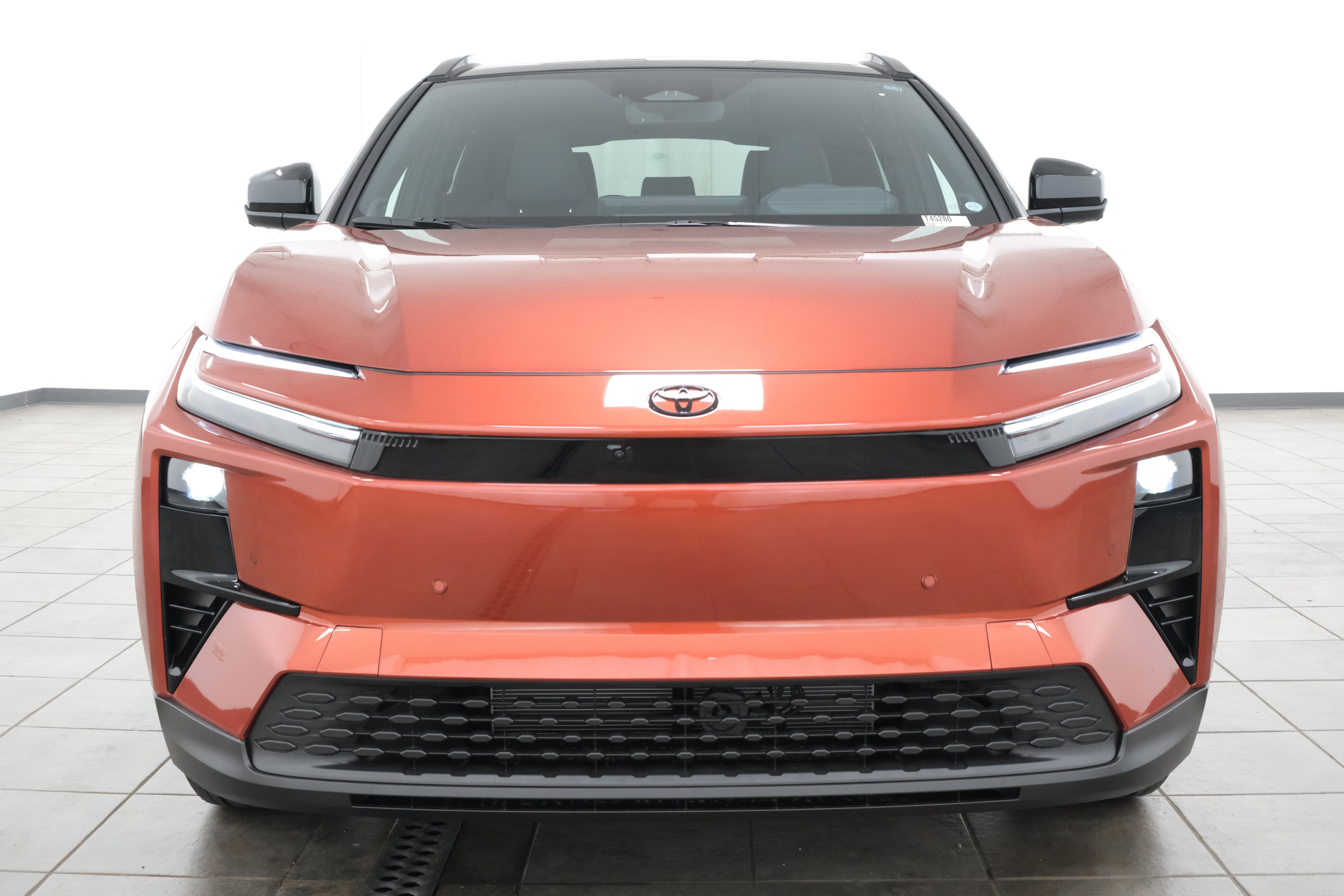 2026 Toyota C-HR XSE - Photo 8